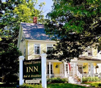 Escape to Romance: Unwind at Our Handpicked Selection of Romantic Hotels in Freeport (Maine)