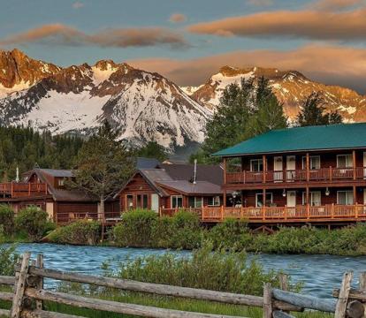 Escape to Romance: Unwind at Our Handpicked Selection of Romantic Hotels in Stanley (Idaho)