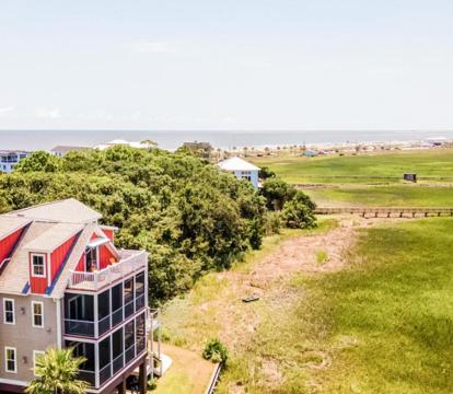 Escape to Romance: Unwind at Our Handpicked Selection of Romantic Hotels in Folly Beach (South Carolina)