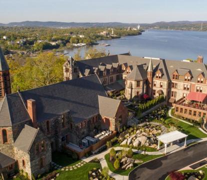 Best hotels with Spa and Wellness Center in Peekskill (New York State)