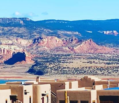 Escape to Romance: Unwind at Our Handpicked Selection of Romantic Hotels in Abiquiu (New Mexico)