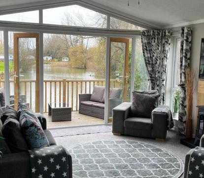 Photo of Beautiful and Tranquil Lakeside Lodge - Sleeps 4