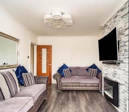 Photo of 2 Bed - walking distance to Harry Potter Studio