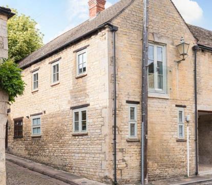 Photo of Luxury character cottage in the idyllic village of Stamford