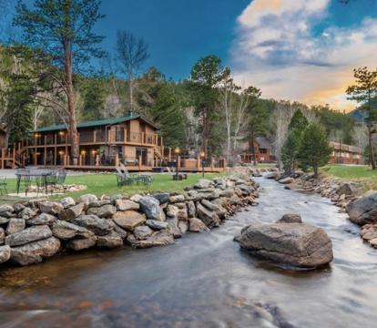 Photo of 4 Seasons Inn on Fall River