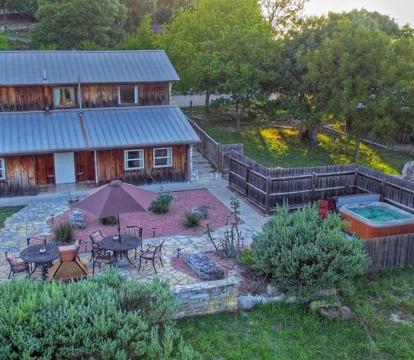 Photo of A Barn At The Quarry