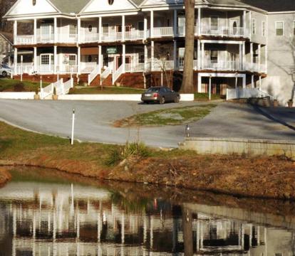 Escape to Romance: Unwind at Our Handpicked Selection of Romantic Hotels in Lynchburg (Virginia)