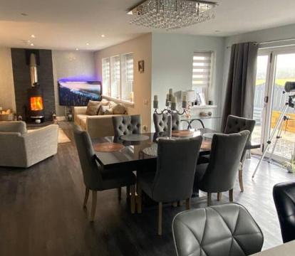 Photo of Alcantara- Modern home with Hot Tub- sleeps 10