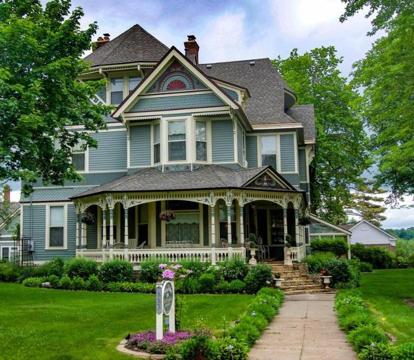 Photo of Aurora Staples Inn