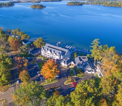 Photo of Bay Pointe Inn