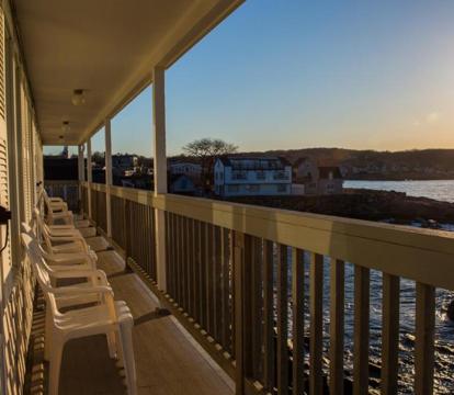Escape to Romance: Unwind at Our Handpicked Selection of Romantic Hotels in Rockport (Massachusetts)