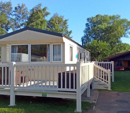 Photo of Beautiful 3 bedroom caravan with hot tub - Tattershall Lakes