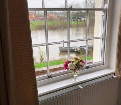 Photo of Beautiful riverfront cosy one bedroom apartment