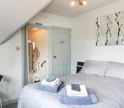 Photo of BED AT BOWBRIDGE, Centre town