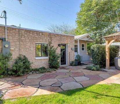 Photo of Best Little Guesthouse in Melrose! New Listing!