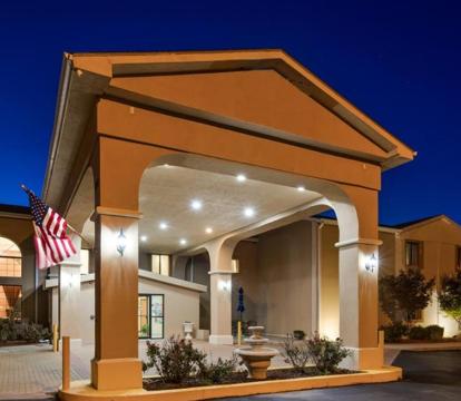 Photo of Hotel Lincoln Inn on Route 66 and near I-55