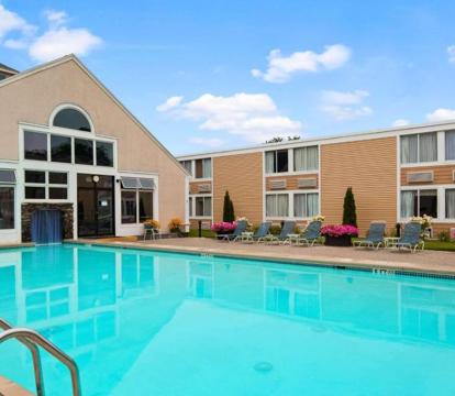 Best hotels with Hot Tub in room in South Portland (Maine)