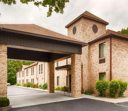 Photo of Best Western Plaza Hotel Saugatuck