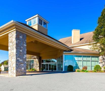 Photo of Best Western PLUS Revere Inn & Suites