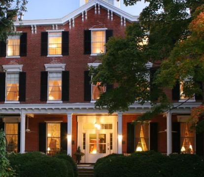 Escape to Romance: Unwind at Our Handpicked Selection of Romantic Hotels in Chestertown (Maryland)