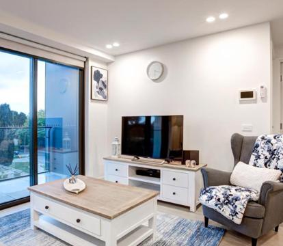 Photo of The Hamptons - Lux 2 Bed 2 Bath, Pool - Central Location