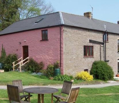 Adults Only Hotels in Llangorse (Powys)