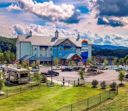 Escape to Romance: Unwind at Our Handpicked Selection of Romantic Hotels in Pigeon Forge (Tennessee)