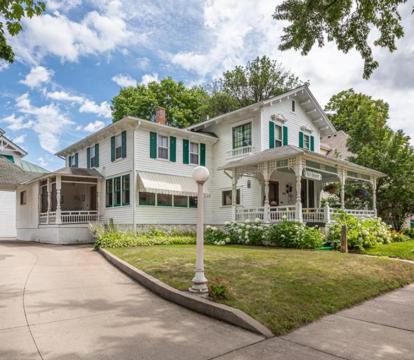 Photo of Carriage House Bed & Breakfast