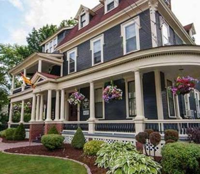 Photo of Carriage House Inn