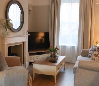 Photo of Luxury living outside the city walls - sleeps six!