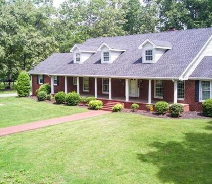 Photo of Cedar Grove Inn