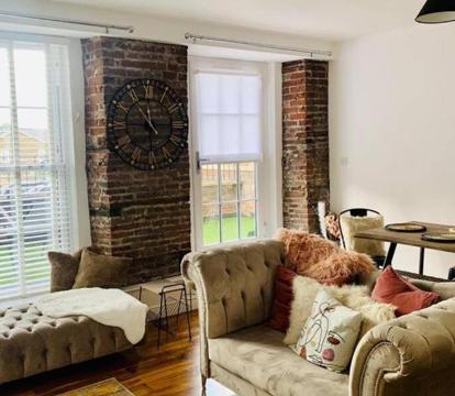 Photo of Centrally located luxury 2 bed modern apartment