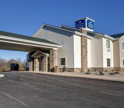 Photo of Cobblestone Hotel & Suites - Charlestown