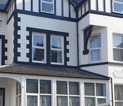 Adults Only Hotels in Colwyn Bay (Clwyd)