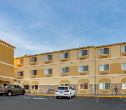 Photo of Comfort Inn & Suites Alameda at Albuquerque Balloon Fiesta Park