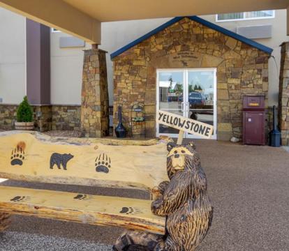 Photo of Yellowstone West Gate Hotel