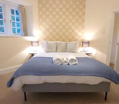 Photo of Cosy 1-bedroom cottage next to Combe Lodge Venue