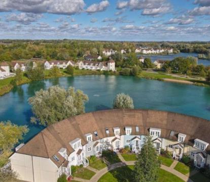 Photo of Cotswold Lake House