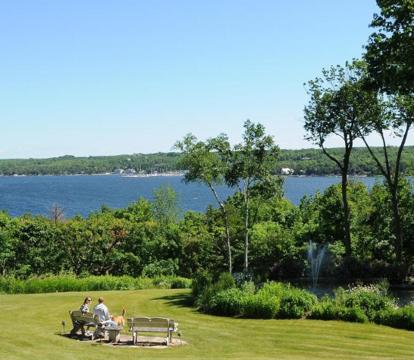 Escape to Romance: Unwind at Our Handpicked Selection of Romantic Hotels in Sister Bay (Wisconsin)