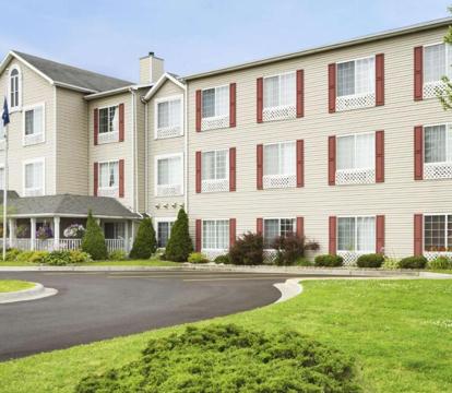 Photo of Country Inn & Suites by Radisson, Grand Rapids Airport, MI