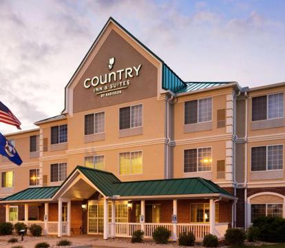 Photo of Country Inn & Suites by Radisson, Big Rapids, MI