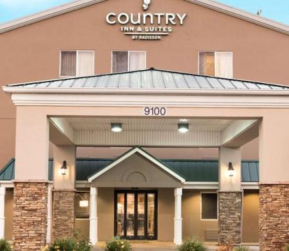 Photo of Country Inn & Suites by Radisson, Cedar Rapids Airport, IA