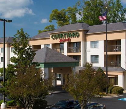 Photo of Courtyard by Marriott Charlotte Lake Norman