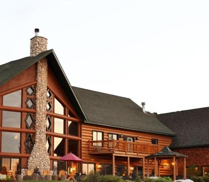 Escape to Romance: Unwind at Our Handpicked Selection of Romantic Hotels in Alanson (Michigan)