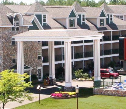 Photo of Crown Choice Inn & Suites Lakeview and Waterpark