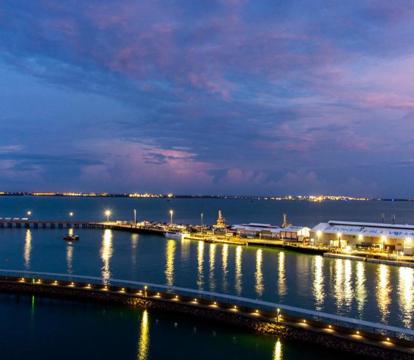 Photo of Absolute Waterfront - Tropical Aurora Top Floor Over The Water