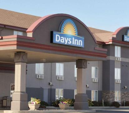 Photo of Days Inn & Suites by Wyndham Thunder Bay