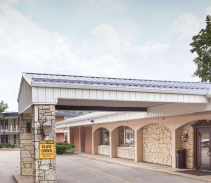 Photo of Days Inn by Wyndham Dubuque