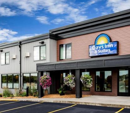 Photo of Days Inn & Suites by Wyndham Duluth by the Mall