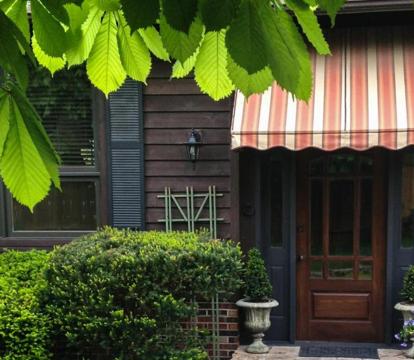 Escape to Romance: Unwind at Our Handpicked Selection of Romantic Hotels in Elizabeth (Illinois)